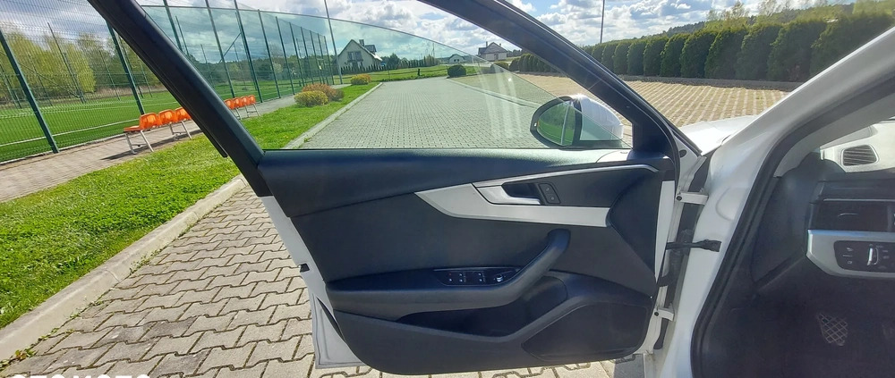Audi A4 cena 72900 przebieg: 112000, rok produkcji 2017 z Malbork małe 277